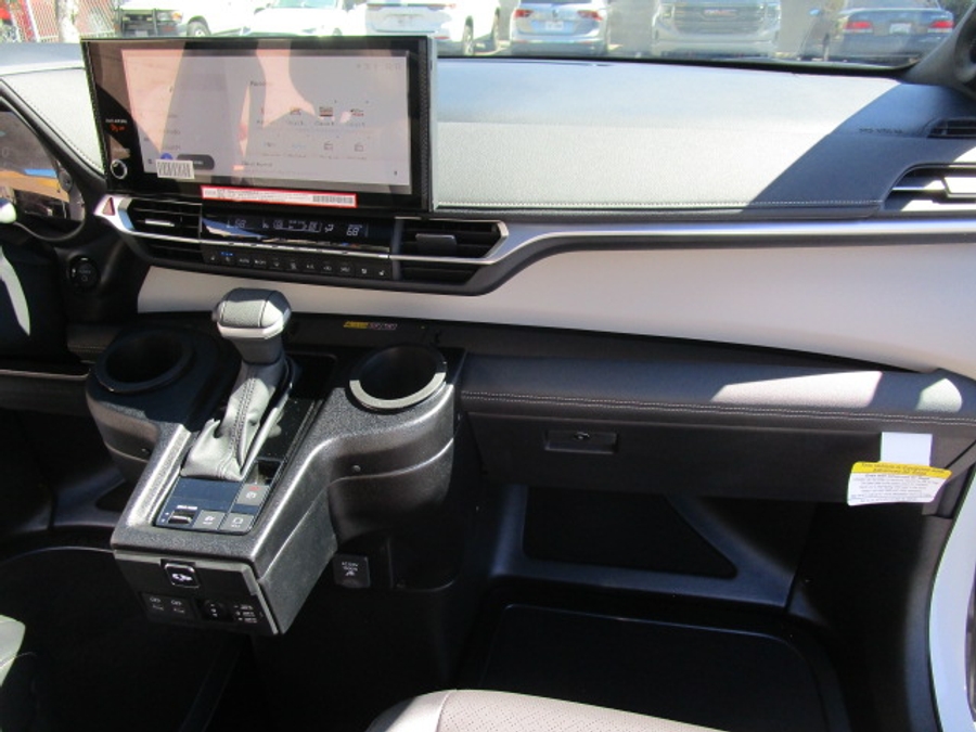 New 2025 Toyota Sienna Hybrid Platinum - BraunAbility Side Entry Entry In Floor Automatic Ramp