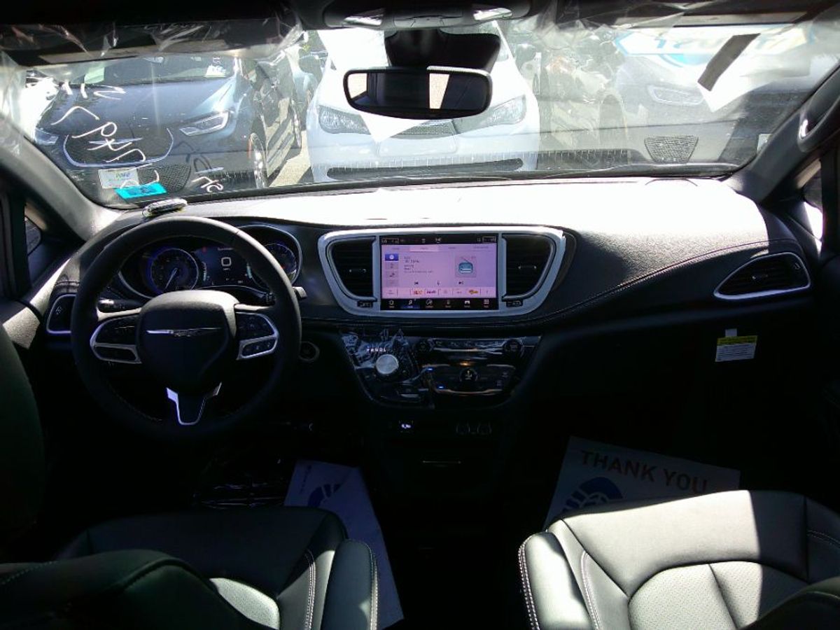 Grey Chrysler Pacifica image number 15