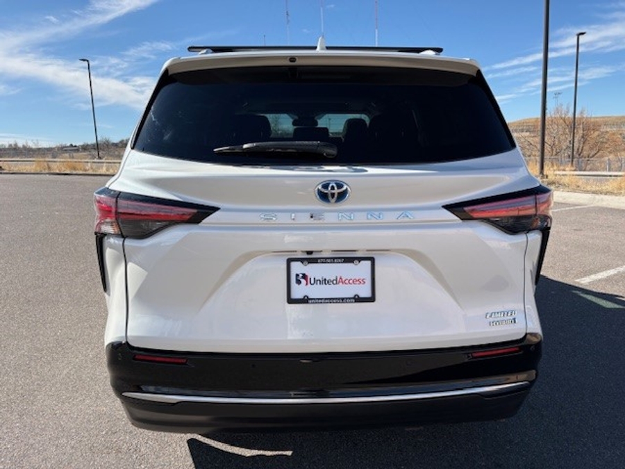 Used 2021 Toyota Sienna Hybrid Limited - BraunAbility Side Entry Entry Fold Out Automatic Ramp