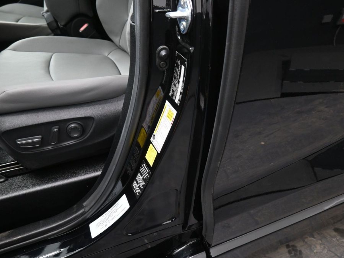 Black Toyota Sienna image number 16