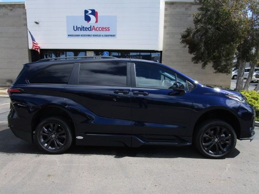 New 2025 Toyota Sienna Hybrid XSE Sport - BraunAbility Side Entry Entry Fold Out Automatic Ramp
