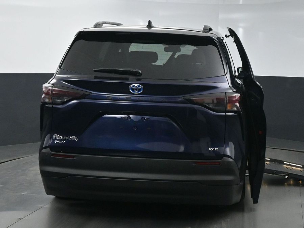 2025 TOYOTA SIENNA - Image 6