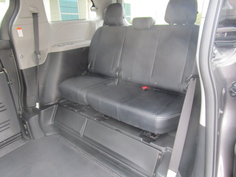 Used 2016 Toyota Sienna SE - BraunAbility Side Entry Entry Fold Out Automatic Ramp