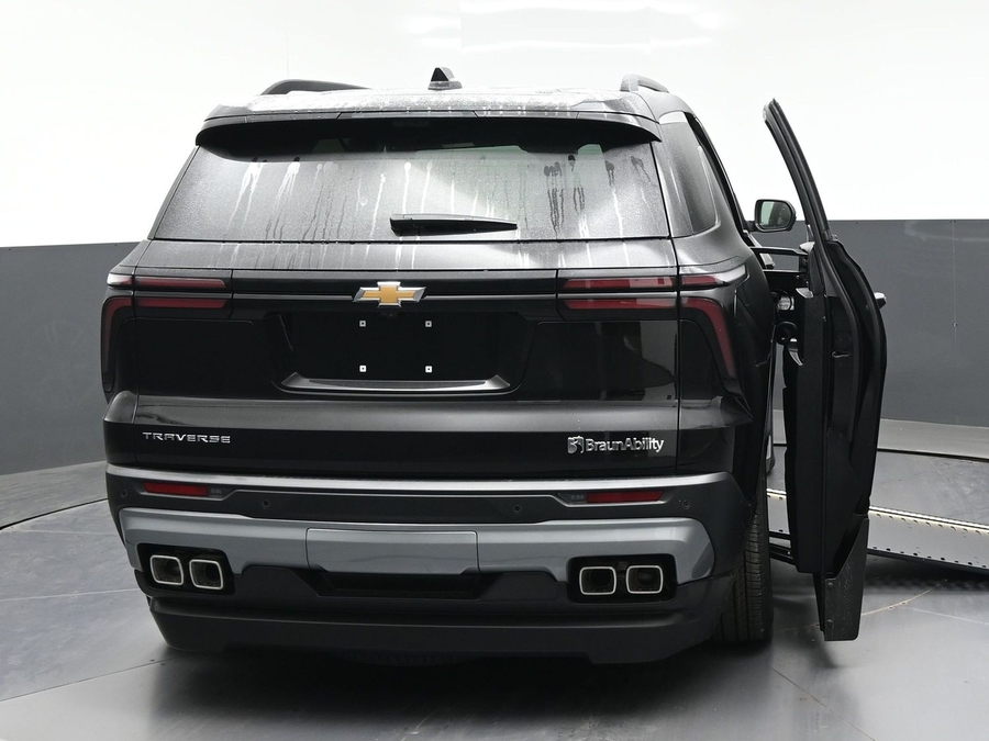 New 2027 Chevrolet Traverse 1LT - BraunAbility Side Entry In Floor Automatic Ramp
