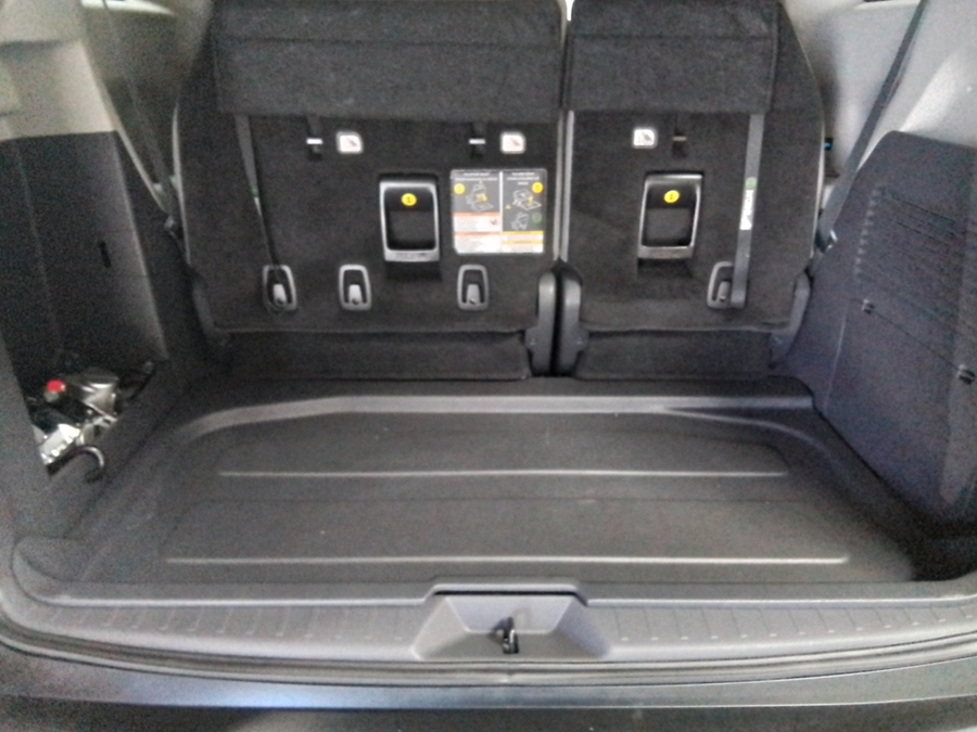 Grey Toyota Sienna image number 20
