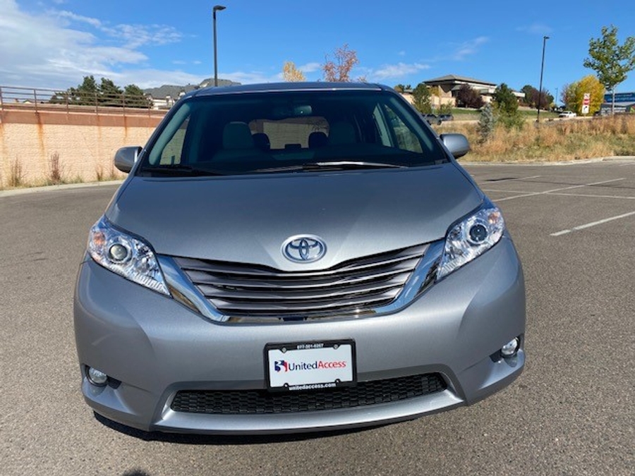 Used 2017 Toyota Sienna XLE Base - BraunAbility Side Entry Entry In Floor Automatic Ramp