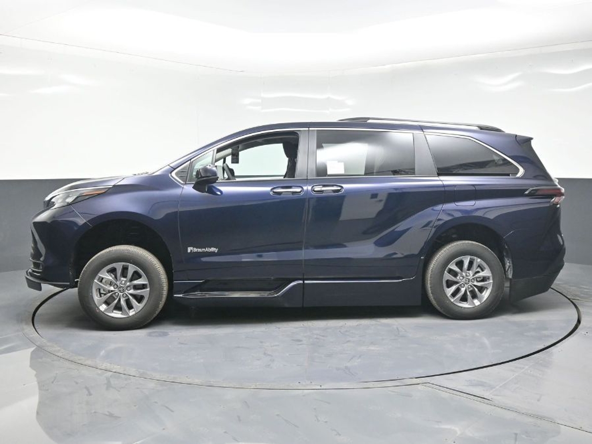 2025 TOYOTA SIENNA - Image 4