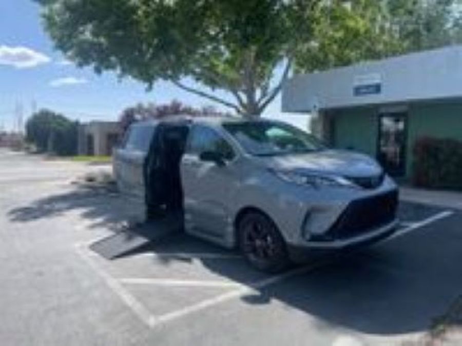 New 2025 Toyota Sienna Hybrid XSE - VMI Side Entry Entry In Floor Automatic Ramp