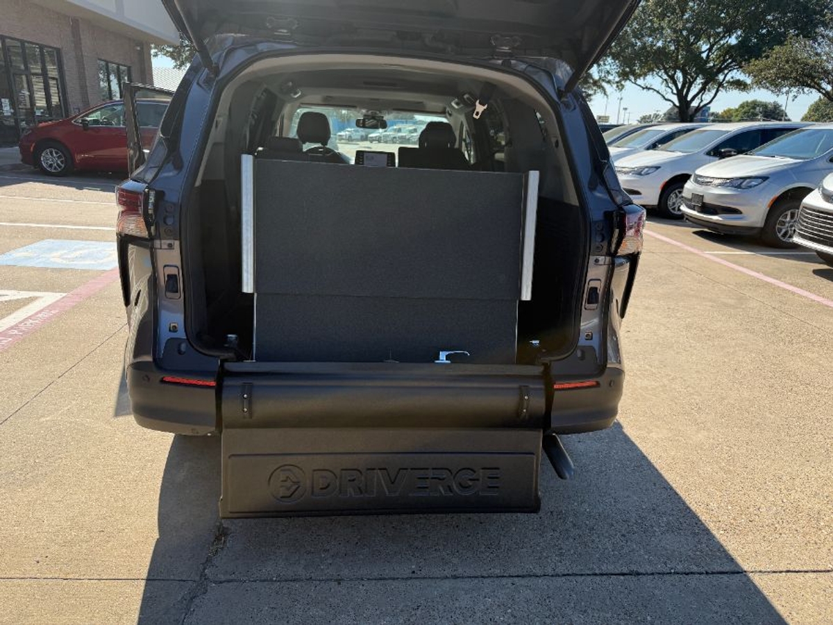 2024 TOYOTA SIENNA - Image 11