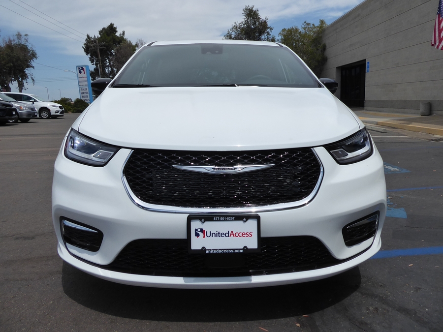 Used 2025 Chrysler Pacifica Select Safety - BraunAbility Rear Entry Fold Out Manual Ramp