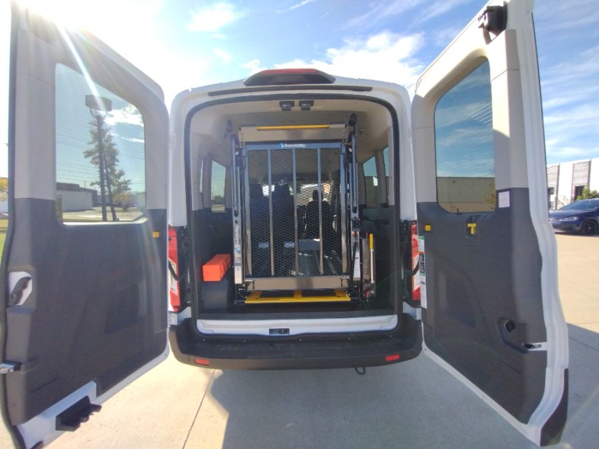 White Ford T350 image number 16