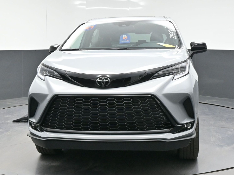 New 2026 Toyota Sienna Hybrid XSE Sport - BraunAbility Side Entry Fold Out Automatic Ramp