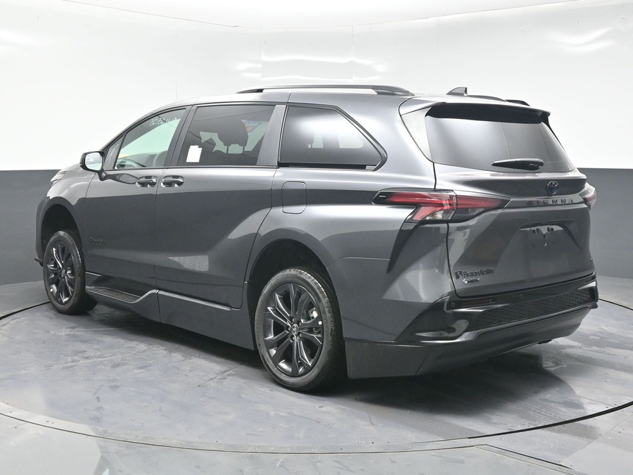 New 2025 Toyota Sienna Hybrid XSE Sport - BraunAbility Side Entry Entry In Floor Automatic Ramp