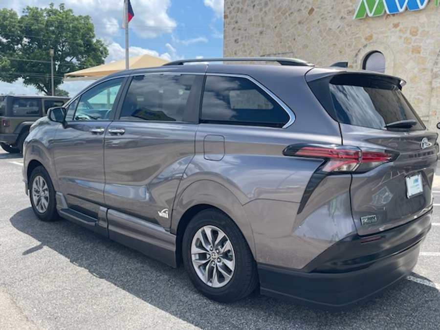 Brown Toyota Sienna image number 7