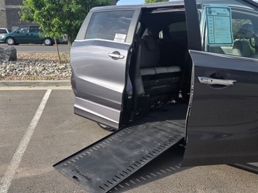 Used 2020 Honda Odyssey EX-L - BraunAbility Side Entry Entry In Floor Automatic Ramp