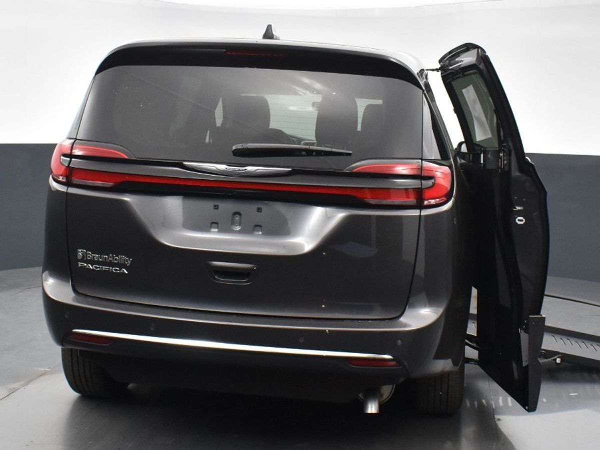 Grey Chrysler Pacifica image number 11