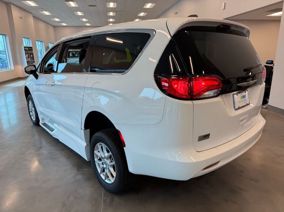 2023 CHRYSLER VOYAGER - Image 5