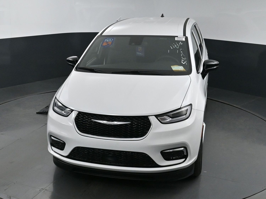 New 2025 Chrysler Pacifica Select Safety - BraunAbility Side Entry Entry In Floor Automatic Ramp