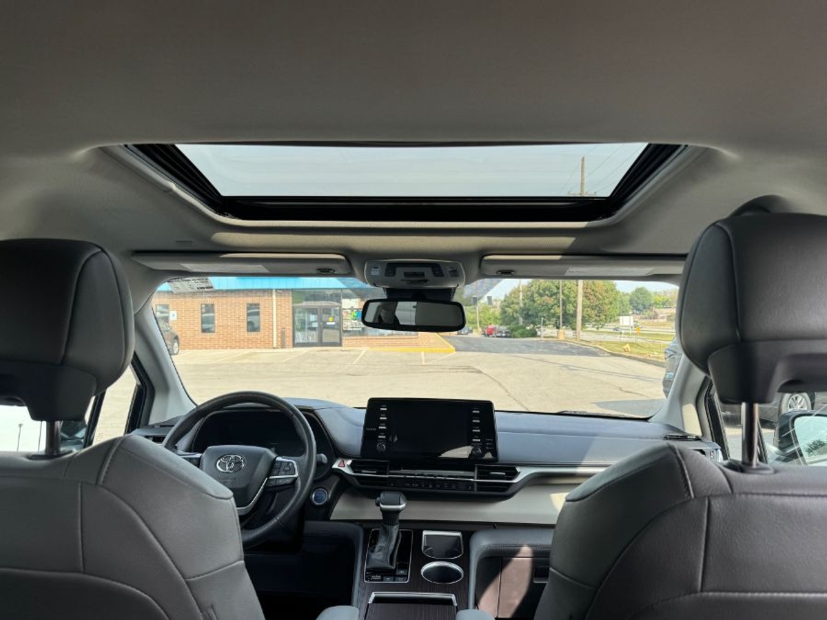 2024 TOYOTA SIENNA - Image 9