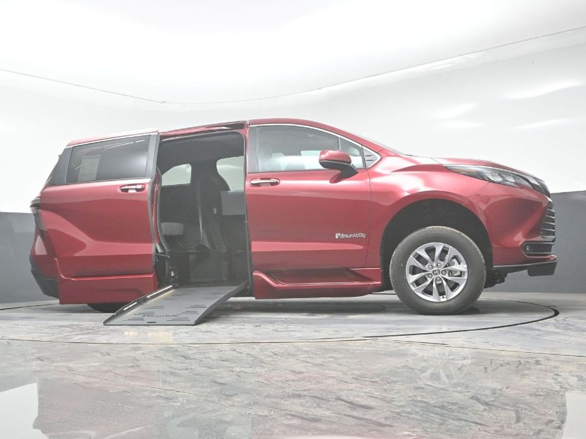 2025 TOYOTA SIENNA - Image 22