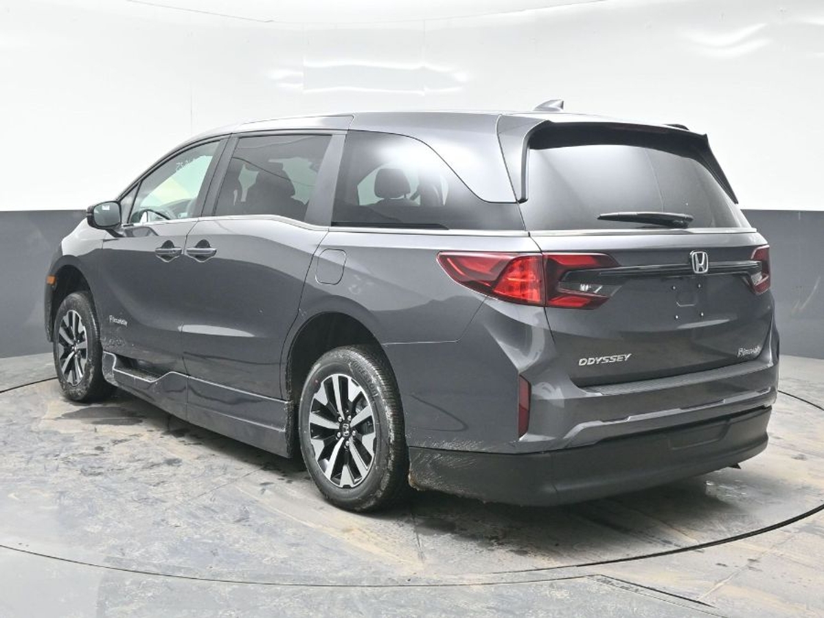 Grey Honda Odyssey image number 5