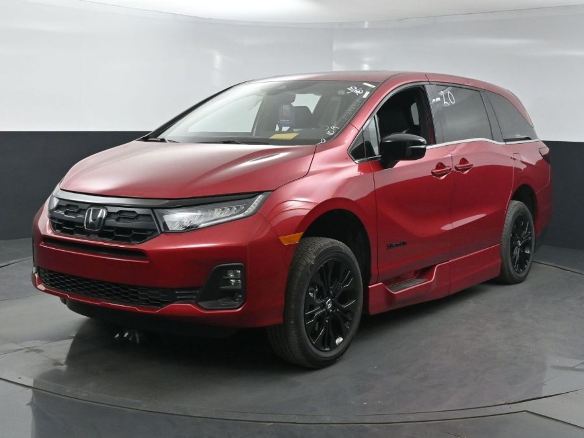 Red Honda Odyssey image number 3