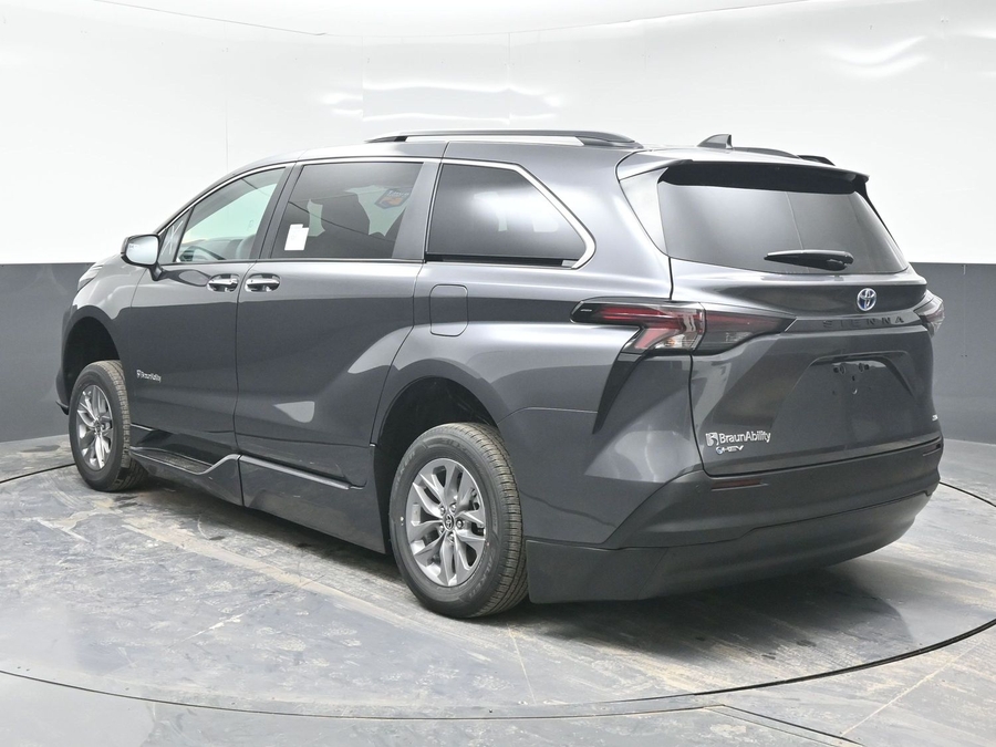 New 2025 Toyota Sienna Hybrid XLE Plus - BraunAbility Side Entry Entry In Floor Automatic Ramp