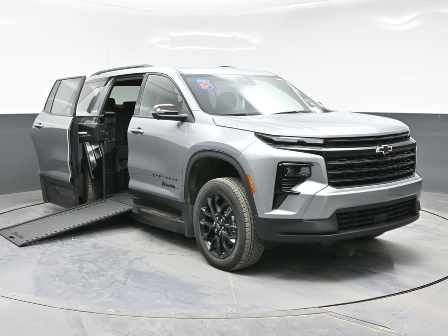 New 2026 Chevrolet Traverse 1LT Midnight Edition - BraunAbility Side Entry In Floor Automatic Ramp