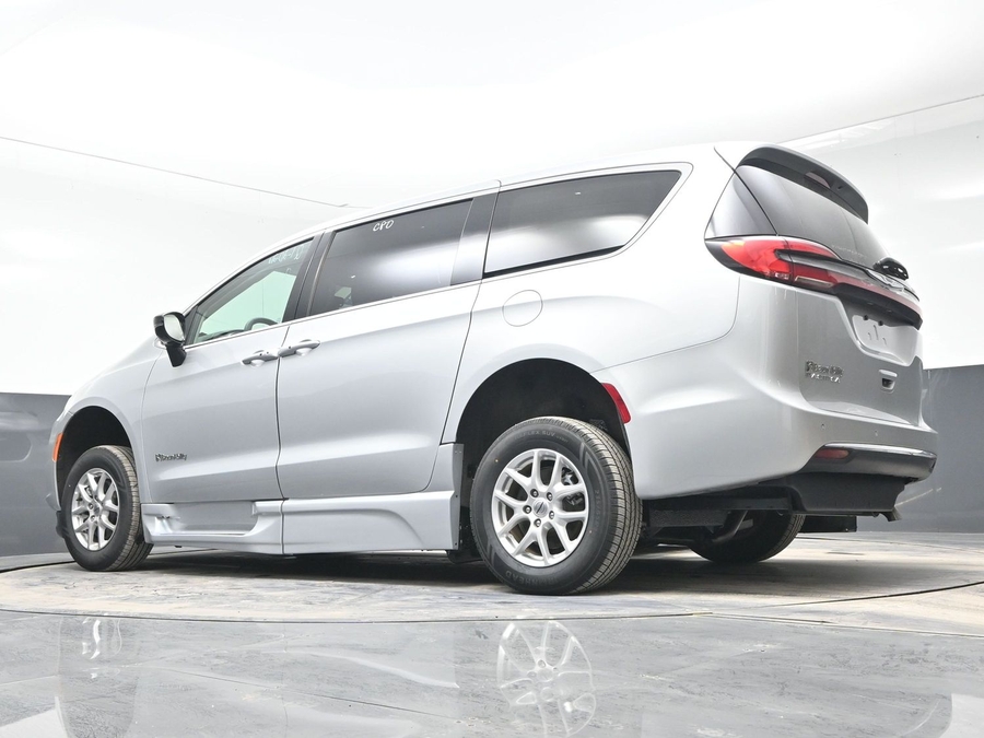 Used 2024 Chrysler Pacifica Touring L - BraunAbility Side Entry Entry In Floor Automatic Ramp