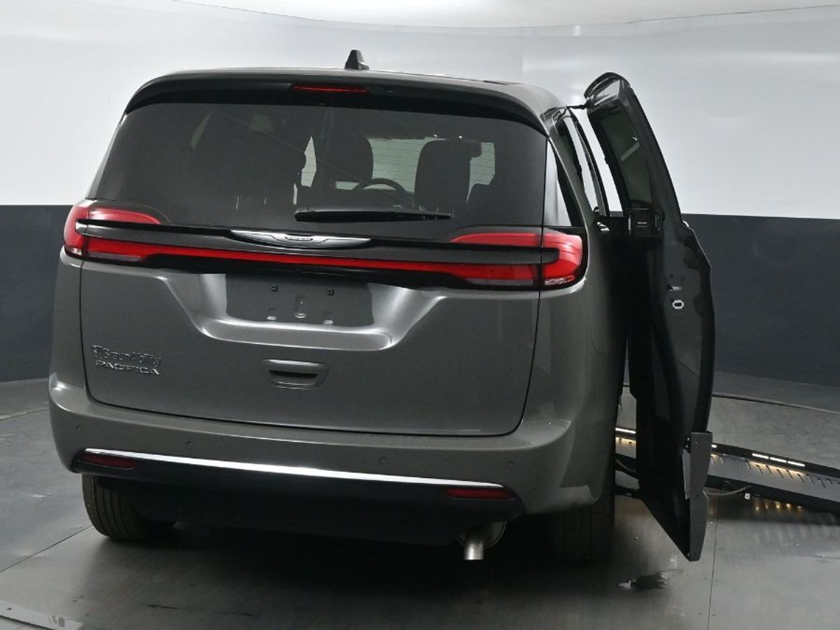 2025 CHRYSLER PACIFICA - Image 6