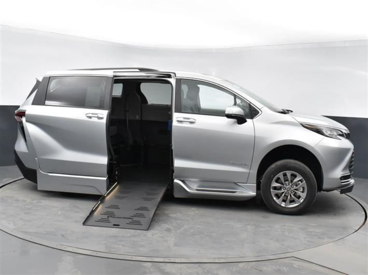 2023 TOYOTA SIENNA - Image 8