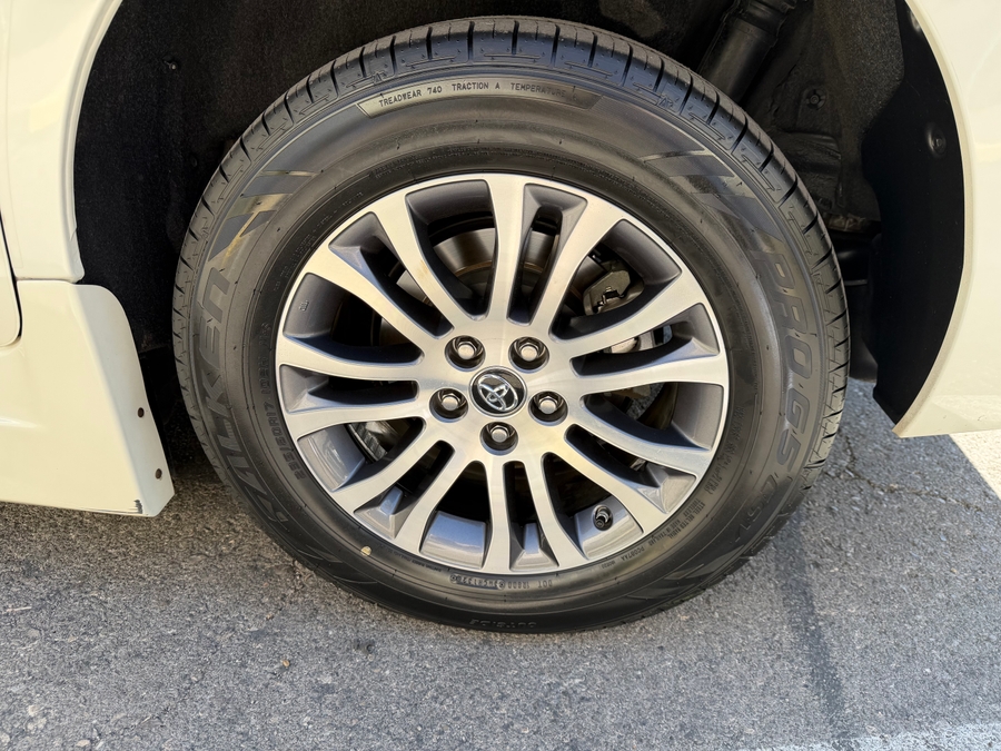 Used 2018 Toyota Sienna XLE - BraunAbility Side Entry Fold Out Automatic Ramp