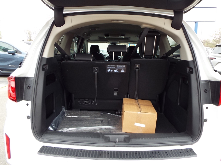 White Honda Odyssey image number 29