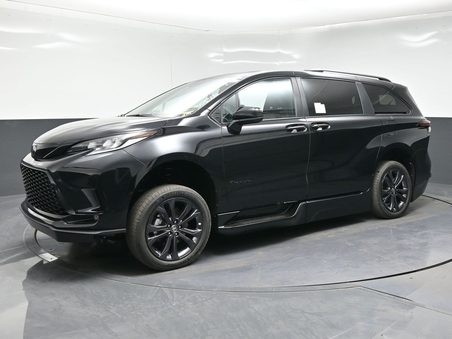 New 2026 Toyota Sienna Hybrid XSE Sport - BraunAbility Side Entry Fold Out Automatic Ramp