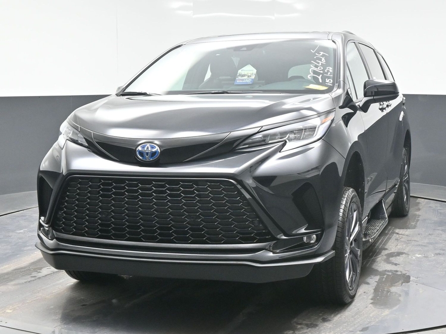 Black Toyota Sienna image number 1