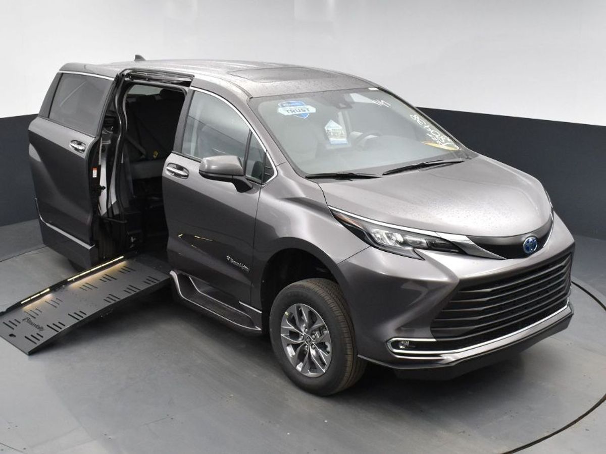 2024 TOYOTA SIENNA - Image 9