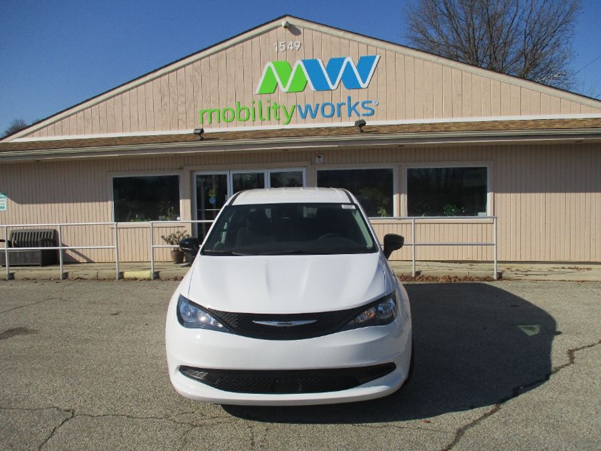 2024 CHRYSLER PACIFICA - Image 9