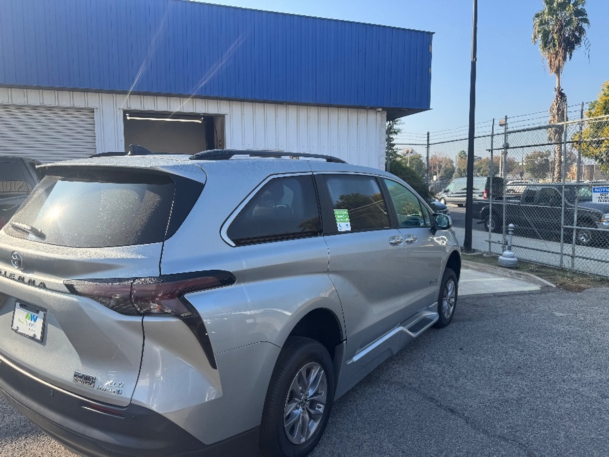 2024 TOYOTA SIENNA - Image 13