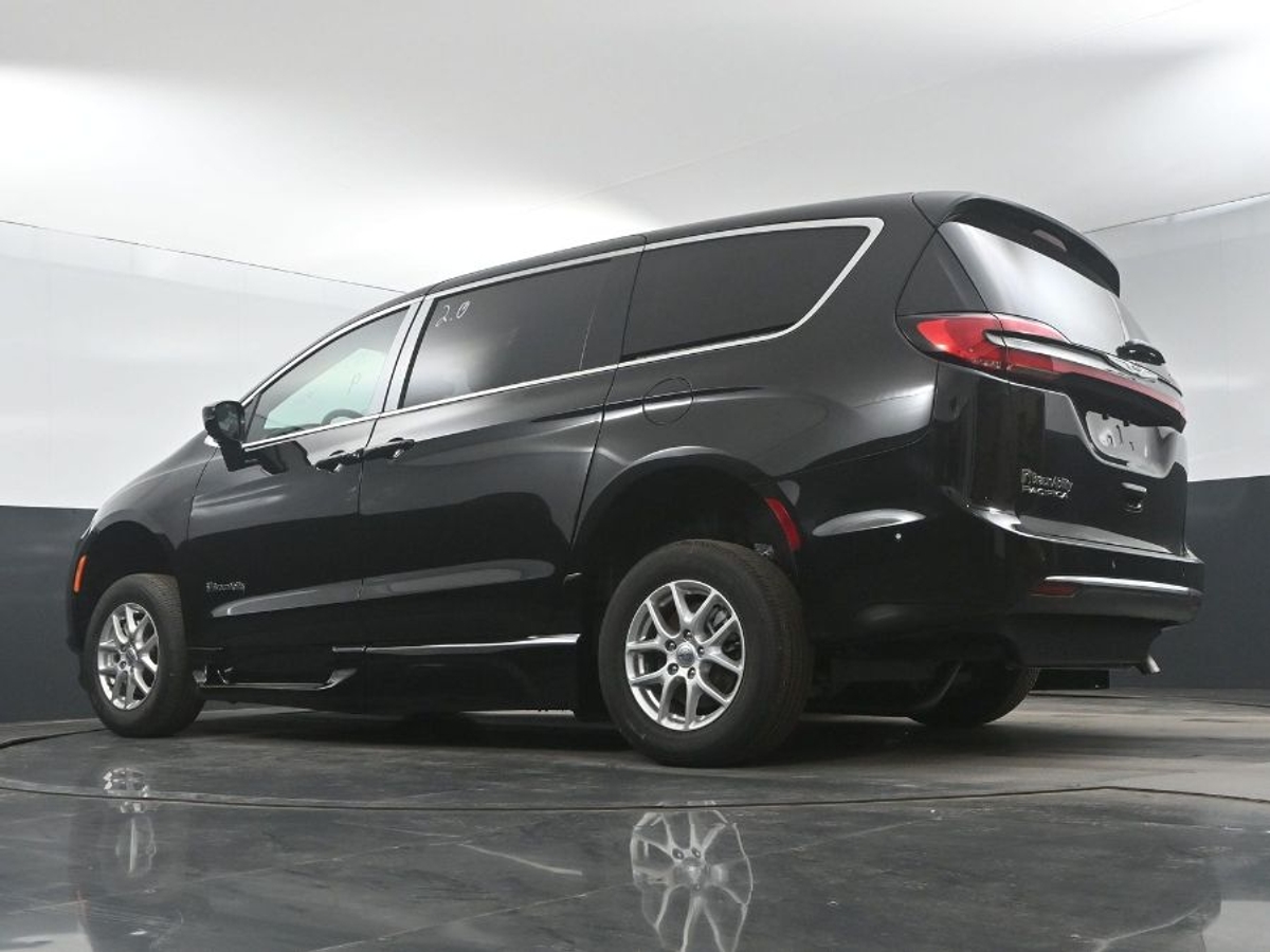 2025 CHRYSLER PACIFICA - Image 21