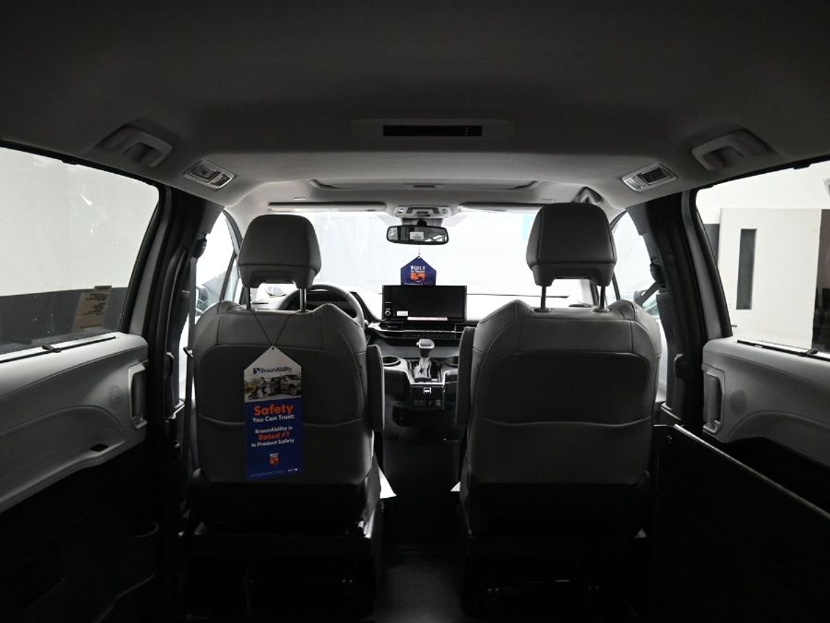 2025 TOYOTA SIENNA - Image 15