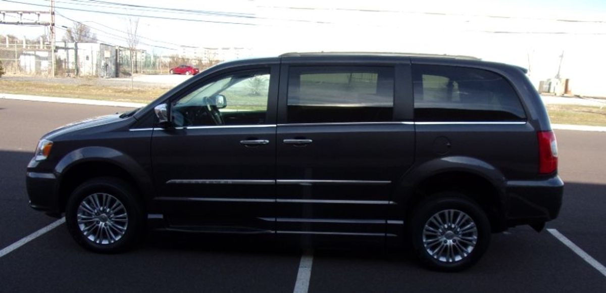 2015 CHRYSLER TOWN AND COUNTRY - Image 5