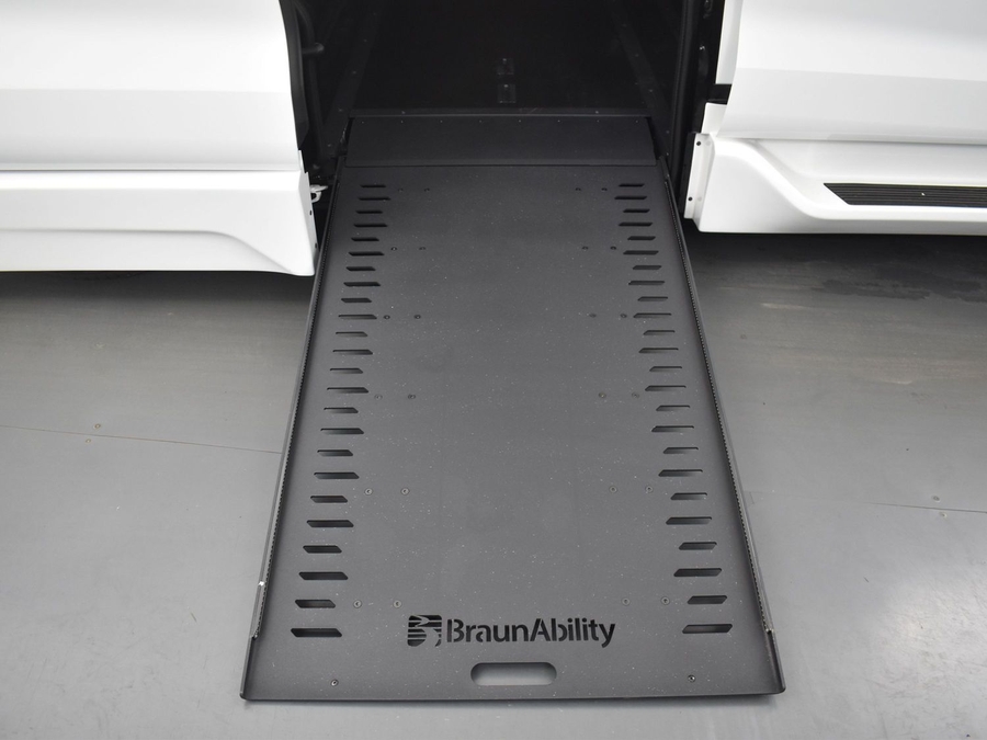 New 2025 Toyota Sienna Hybrid XSE Sport - BraunAbility Side Entry Entry In Floor Automatic Ramp