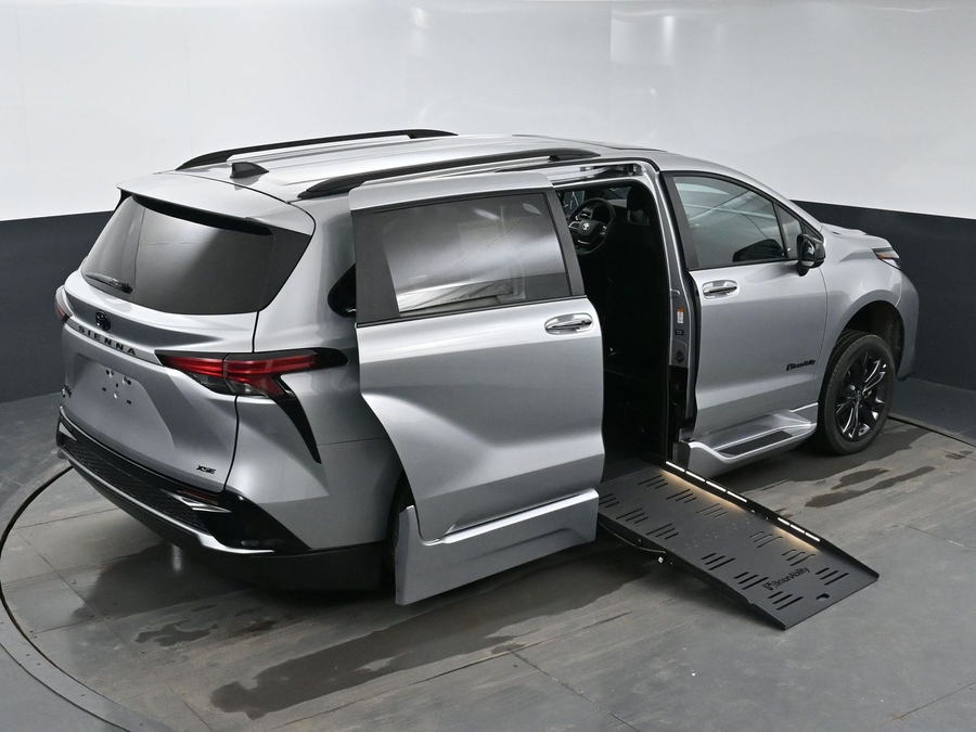 New 2025 Toyota Sienna Hybrid XSE - BraunAbility Side Entry Entry Fold Out Automatic Ramp
