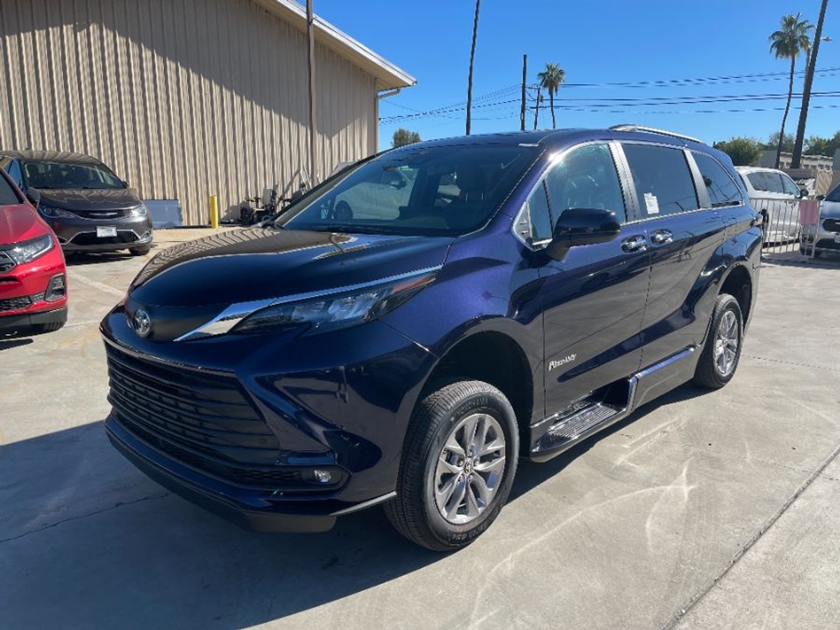 2025 TOYOTA SIENNA - Image 12