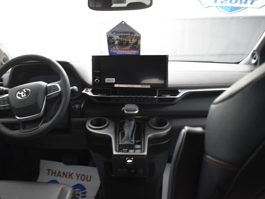 New 2025 Toyota Sienna Hybrid XSE Sport - BraunAbility Side Entry Entry Fold Out Automatic Ramp