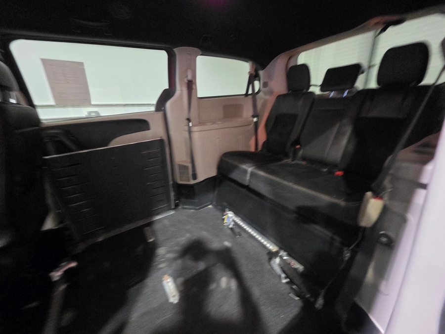 Red Dodge Grand Caravan image number 12