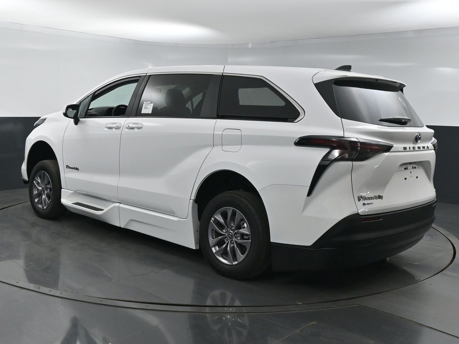 New 2025 Toyota Sienna Hybrid LE - BraunAbility Side Entry Entry Fold Out Automatic Ramp
