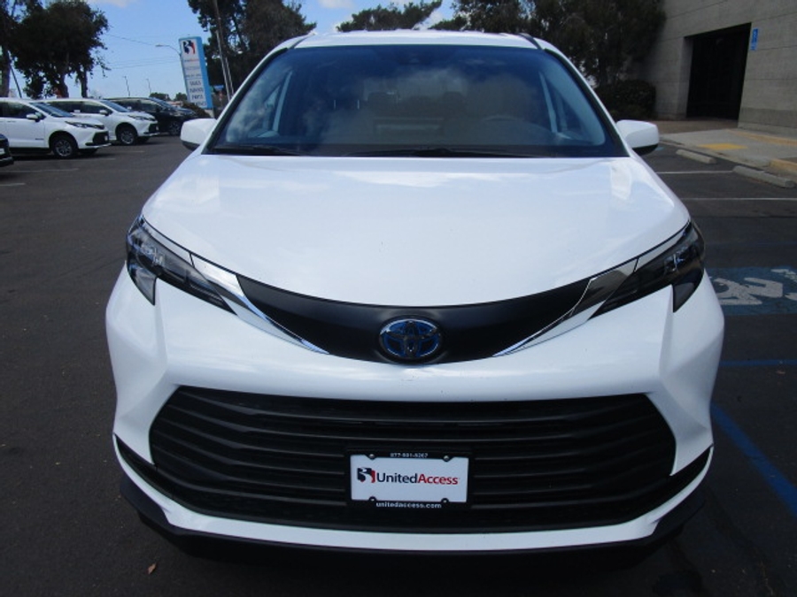 New 2025 Toyota Sienna Hybrid LE AWD w MID ROW - Vantage Mobility Commercial Side Entry Entry In Floor Manual Ramp
