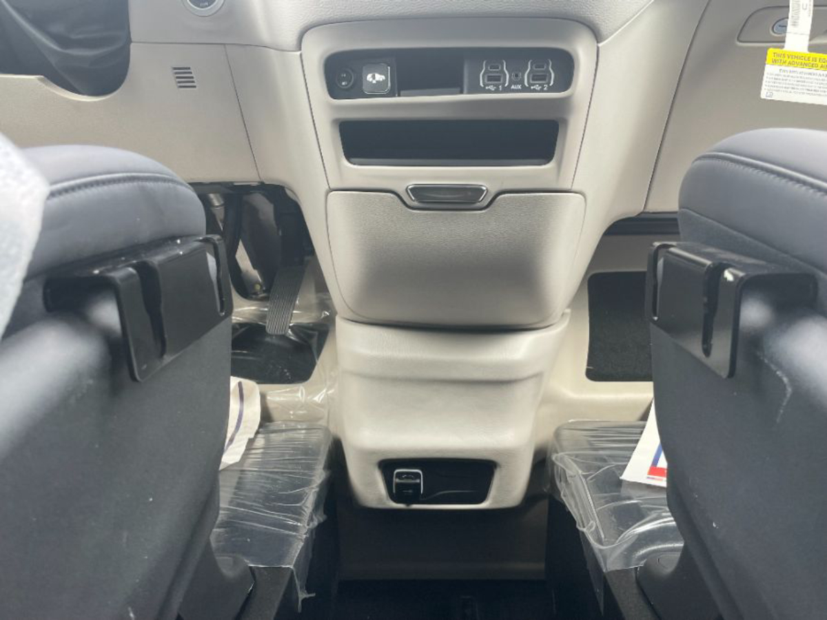 2023 CHRYSLER PACIFICA - Image 9