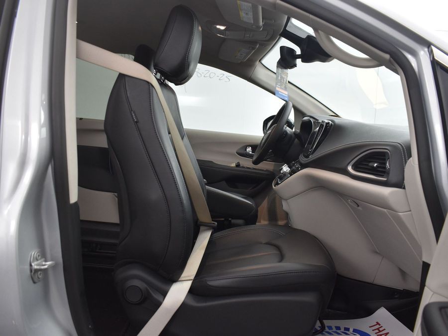 Used 2024 Chrysler Pacifica Touring L - BraunAbility Side Entry Entry Fold Out Automatic Ramp